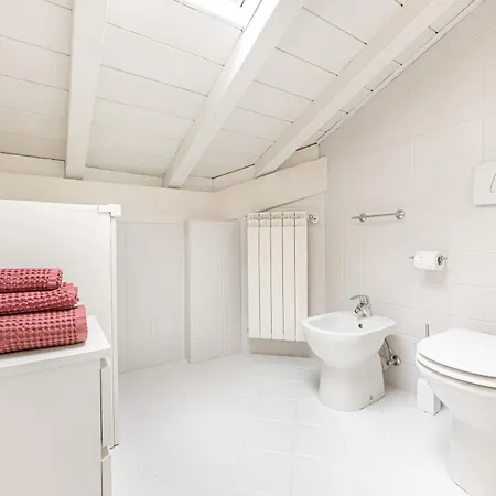 Dolce Vita- Luxury Attic View 아파트 *